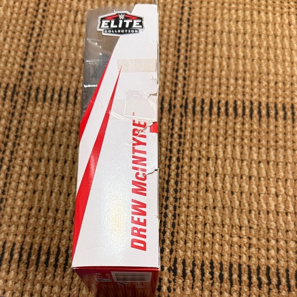 WWE Elite Collection Drew McIntyre Figure with Accessories - Picture 2 of 2